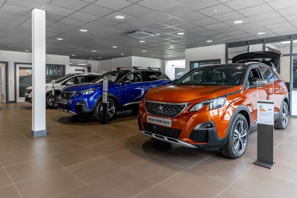 Peugeot i bilhallen